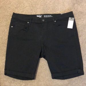Black mid rise Bermuda shorts